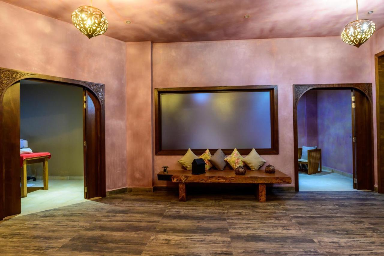 Baobab Tree Hotel & Spa Махаянга Екстериор снимка